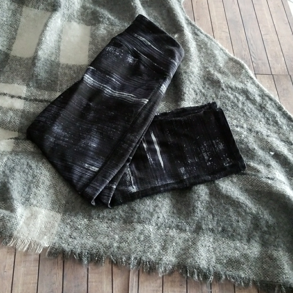 Like-new Old Navy cropped compression pants